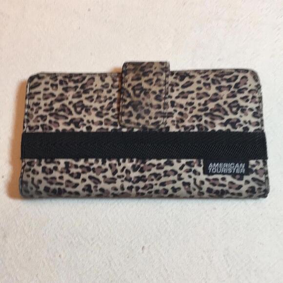 🍁American Tourister checkbook wallet. - Picture 1 of 8